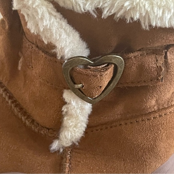 Faded Glory Kids Boots in Brown and Cream - Picture 4 of 6